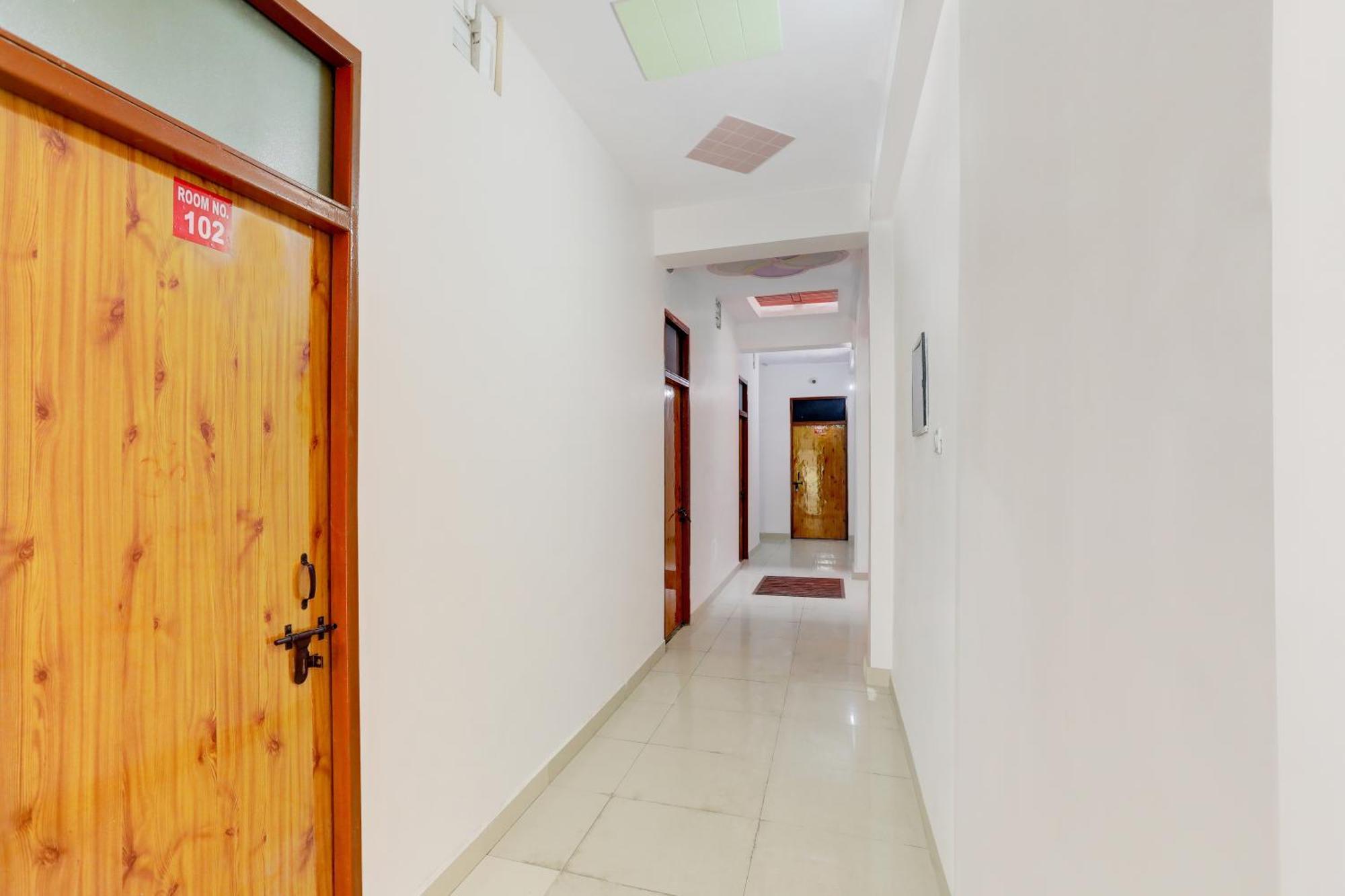 Hotel O Blu Moon Ghaziabad Esterno foto