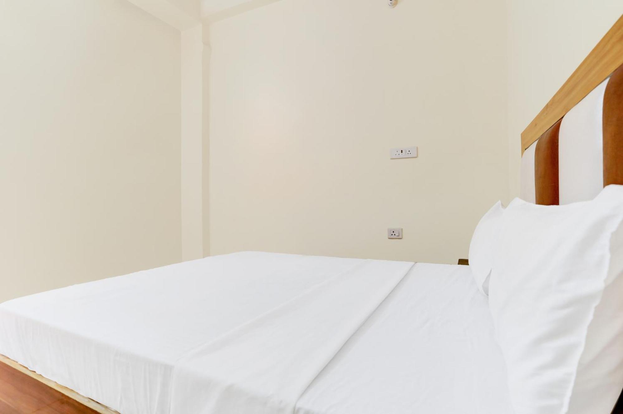 Hotel O Blu Moon Ghaziabad Esterno foto