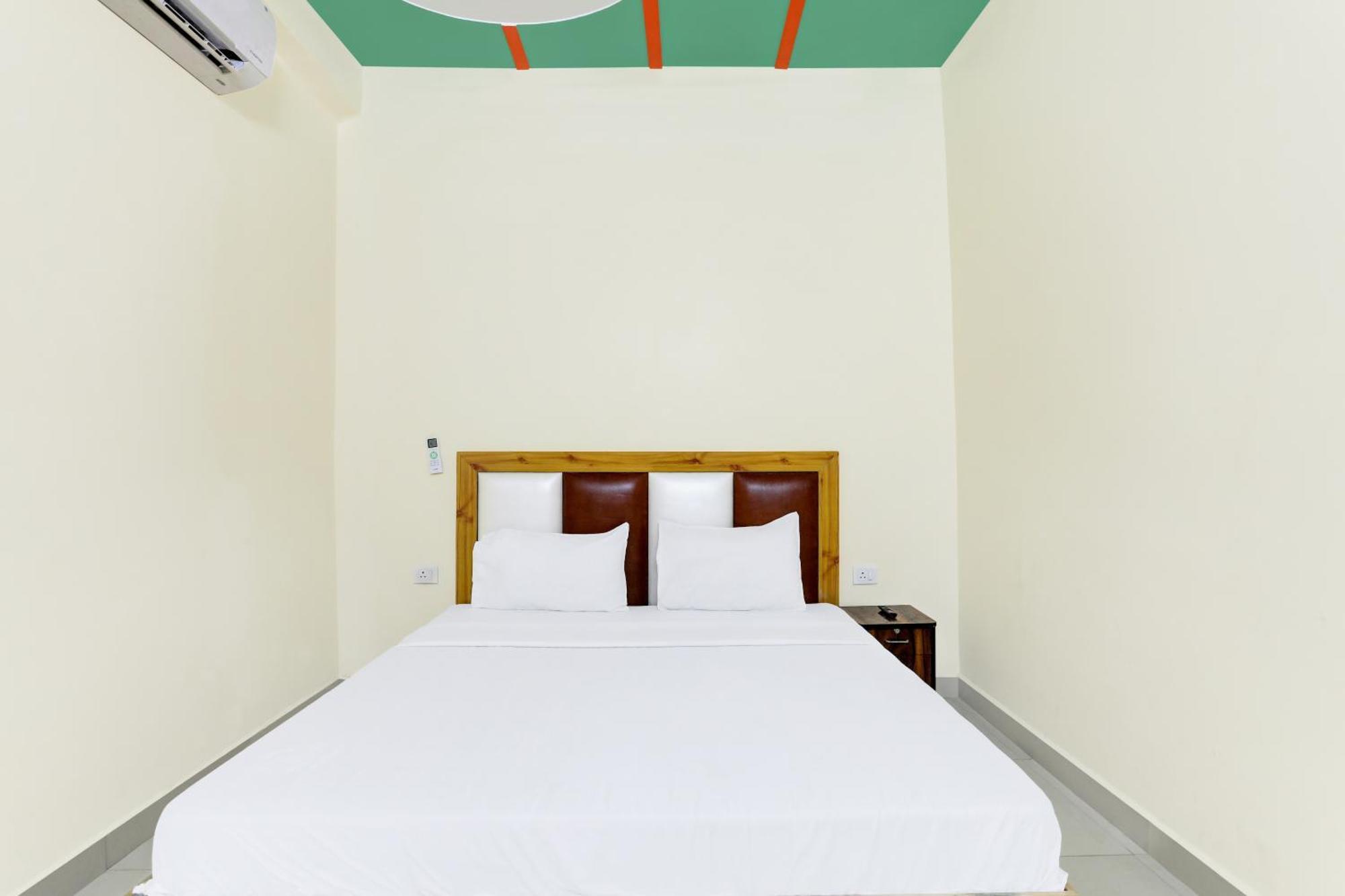 Hotel O Blu Moon Ghaziabad Esterno foto