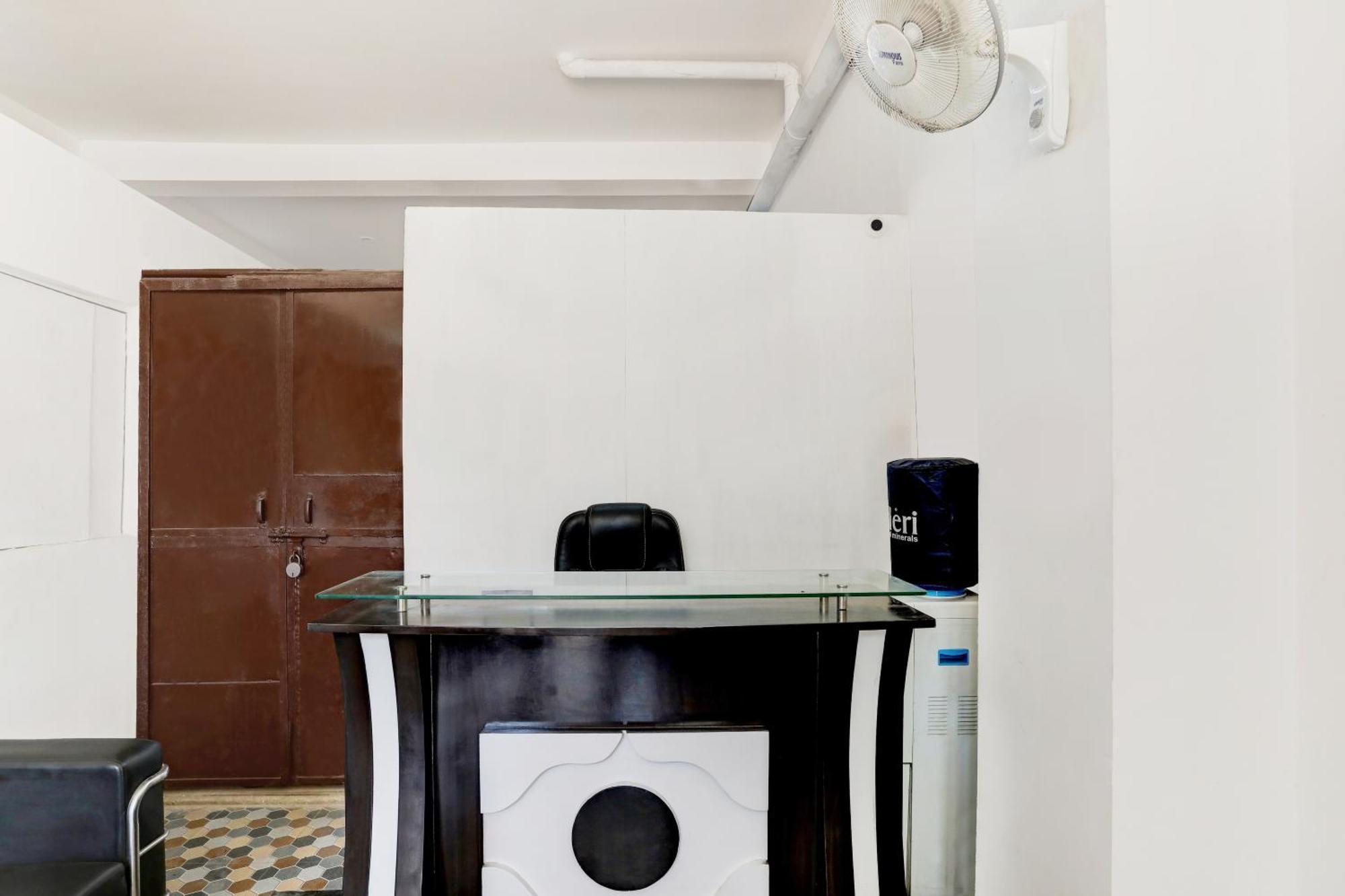 Hotel O Blu Moon Ghaziabad Esterno foto